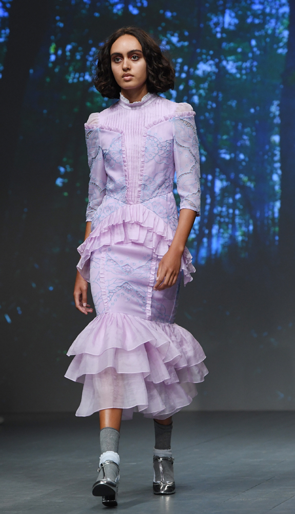 LONDRA MODA HAFTASINDA BORA AKSU