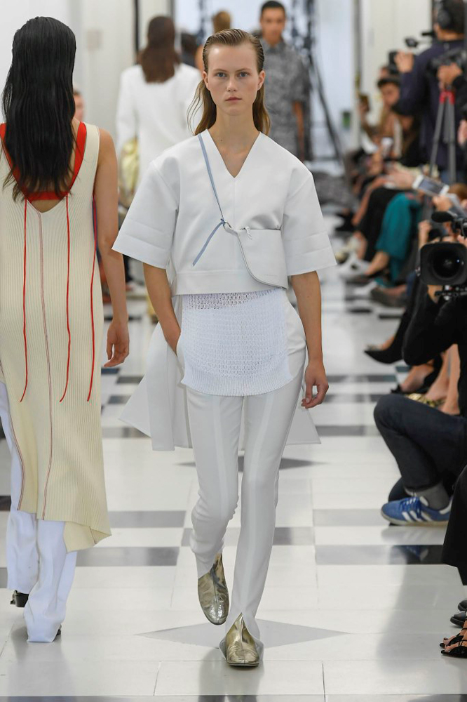 VICTORIA BECKHAM KARİYERİNİN 10. YILINI KUTLUYOR