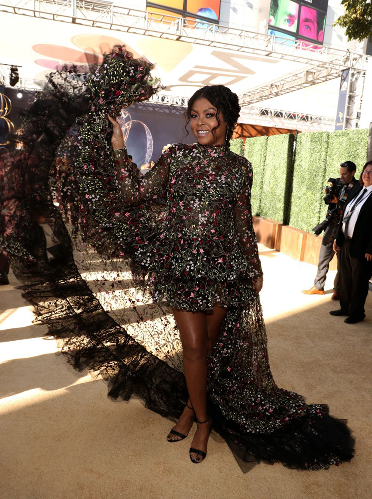 EMMY ÖDÜL TÖRENİNDE KIRMIZI HALI YARIŞI 