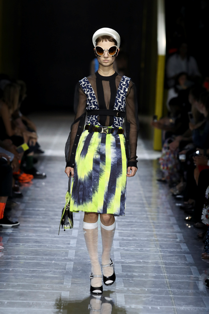 PRADA'DAN MİLANO'DA DEFİLE