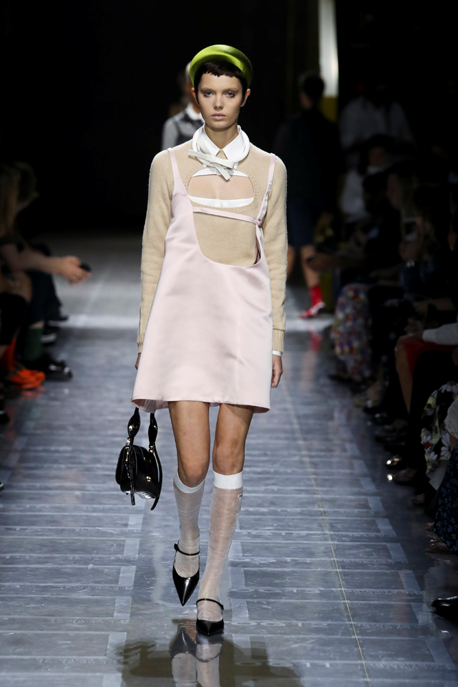 PRADA'DAN MİLANO'DA DEFİLE