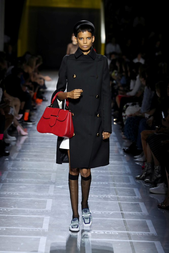 PRADA'DAN MİLANO'DA DEFİLE