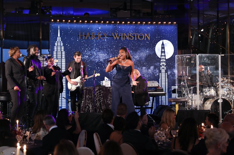 KATIE HOLMES VE NAOMI WATTS AYNI DAVETTE