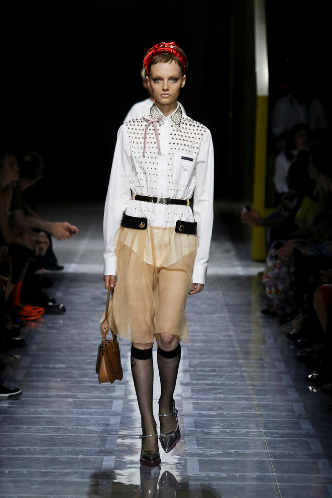 PRADA'DAN MİLANO'DA DEFİLE