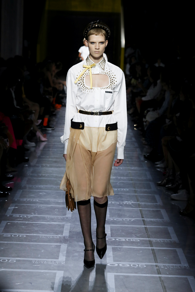 PRADA'DAN MİLANO'DA DEFİLE