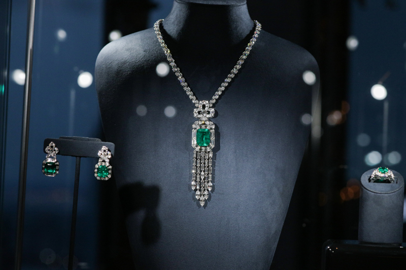 KATIE HOLMES VE NAOMI WATTS AYNI DAVETTE