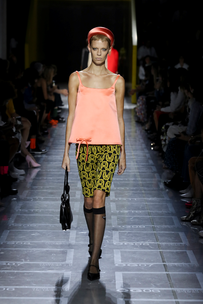 PRADA'DAN MİLANO'DA DEFİLE