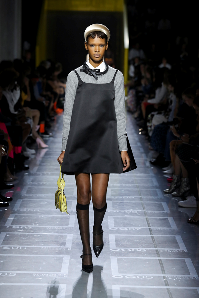 PRADA'DAN MİLANO'DA DEFİLE