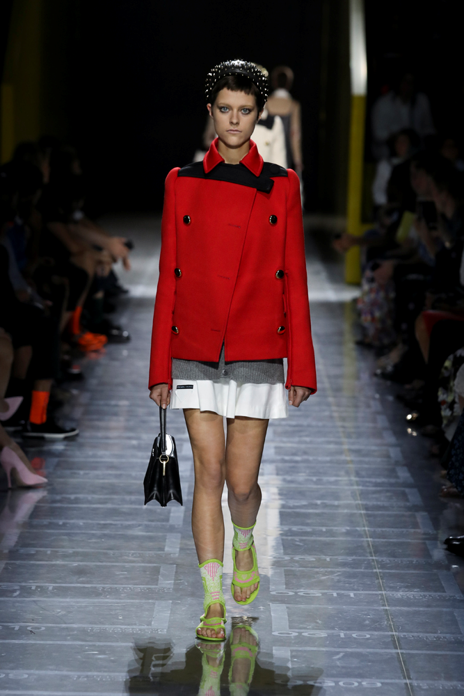 PRADA'DAN MİLANO'DA DEFİLE