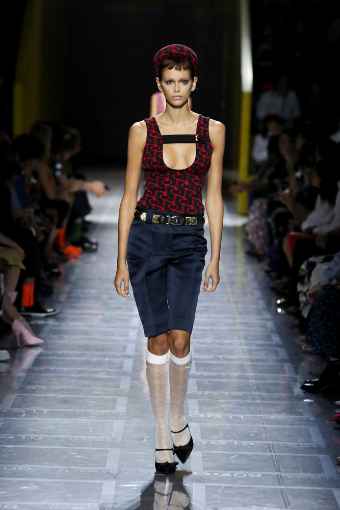 PRADA'DAN MİLANO'DA DEFİLE