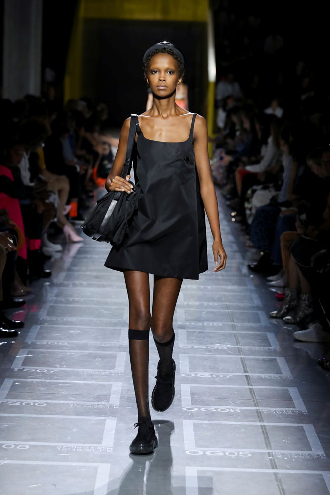 PRADA'DAN MİLANO'DA DEFİLE