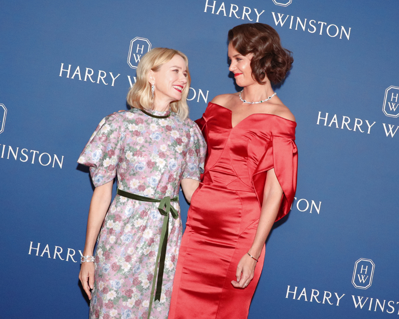KATIE HOLMES VE NAOMI WATTS AYNI DAVETTE