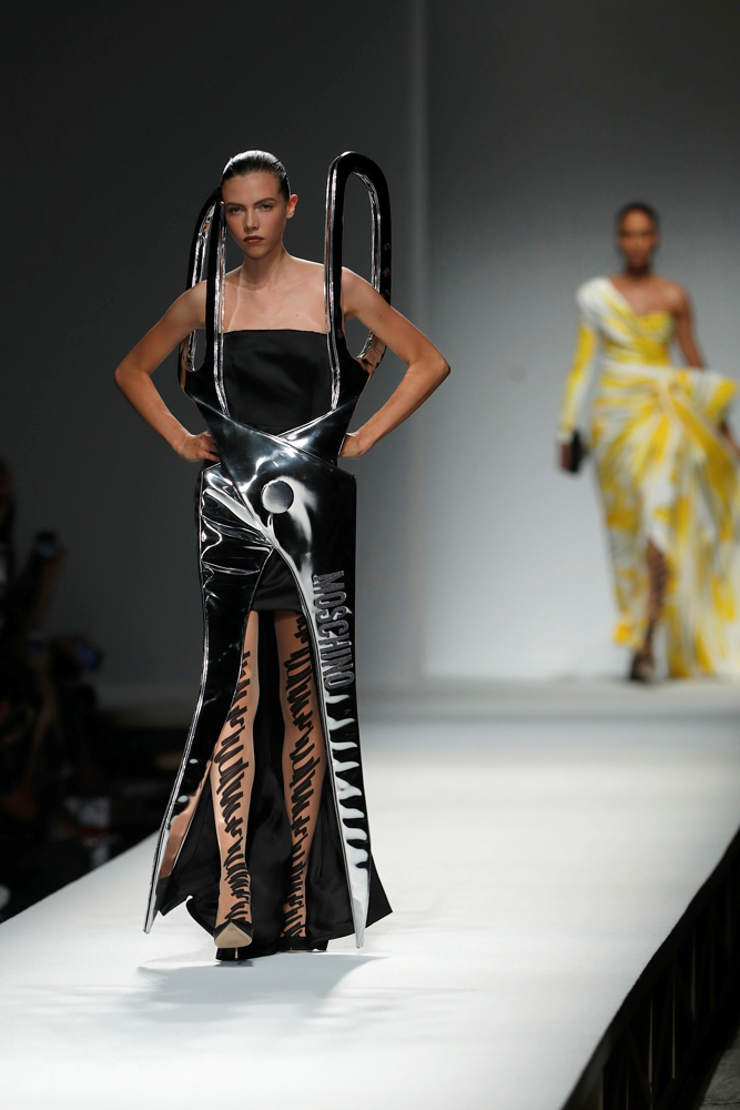 MOSCHINO İLKBAHAR 2019