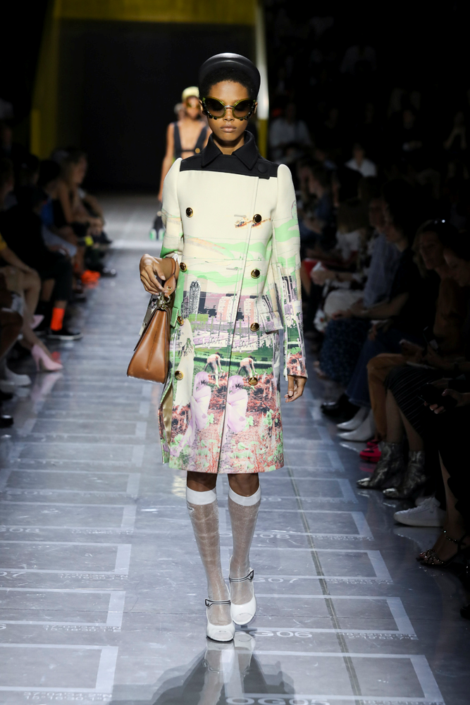 PRADA'DAN MİLANO'DA DEFİLE