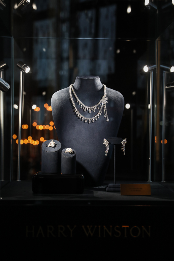 KATIE HOLMES VE NAOMI WATTS AYNI DAVETTE