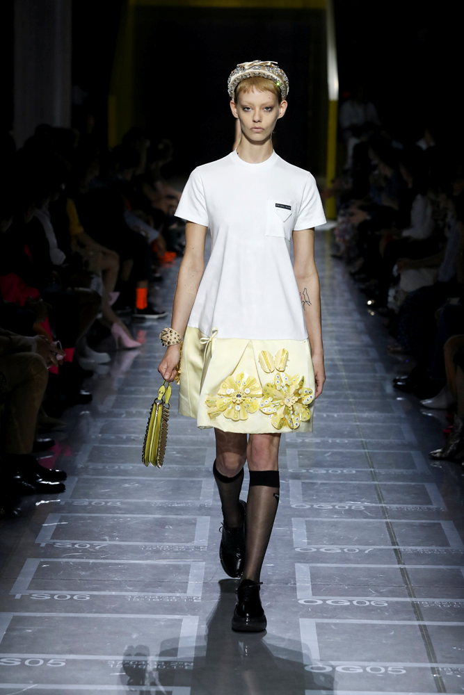 PRADA'DAN MİLANO'DA DEFİLE