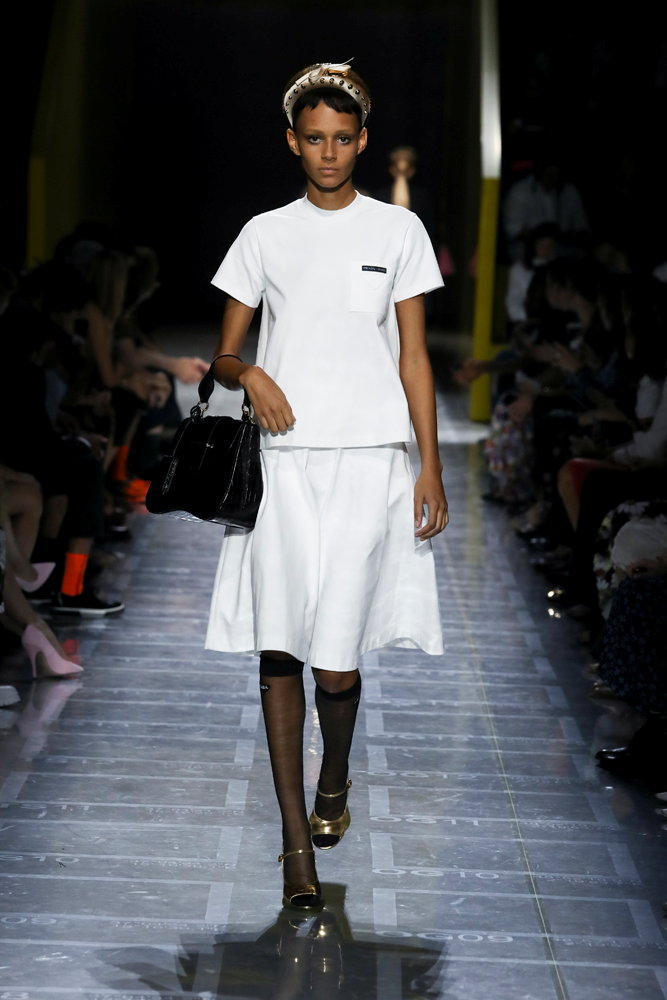 PRADA'DAN MİLANO'DA DEFİLE