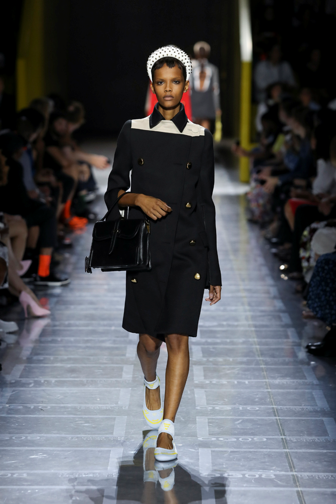 PRADA'DAN MİLANO'DA DEFİLE