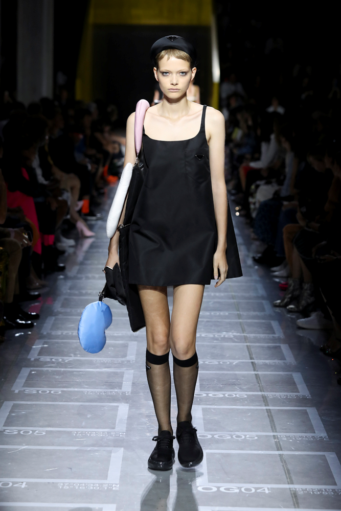 PRADA'DAN MİLANO'DA DEFİLE