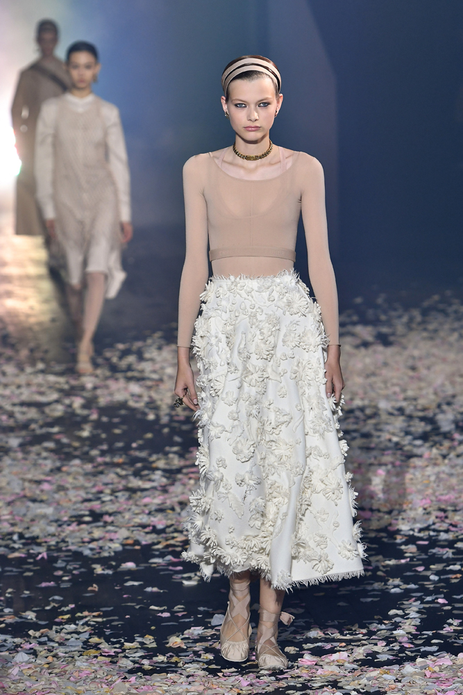 DIORDAN TEATRAL DEFİLE