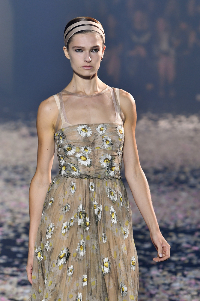 DIORDAN TEATRAL DEFİLE