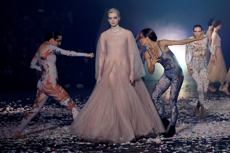 DIORDAN TEATRAL DEFİLE