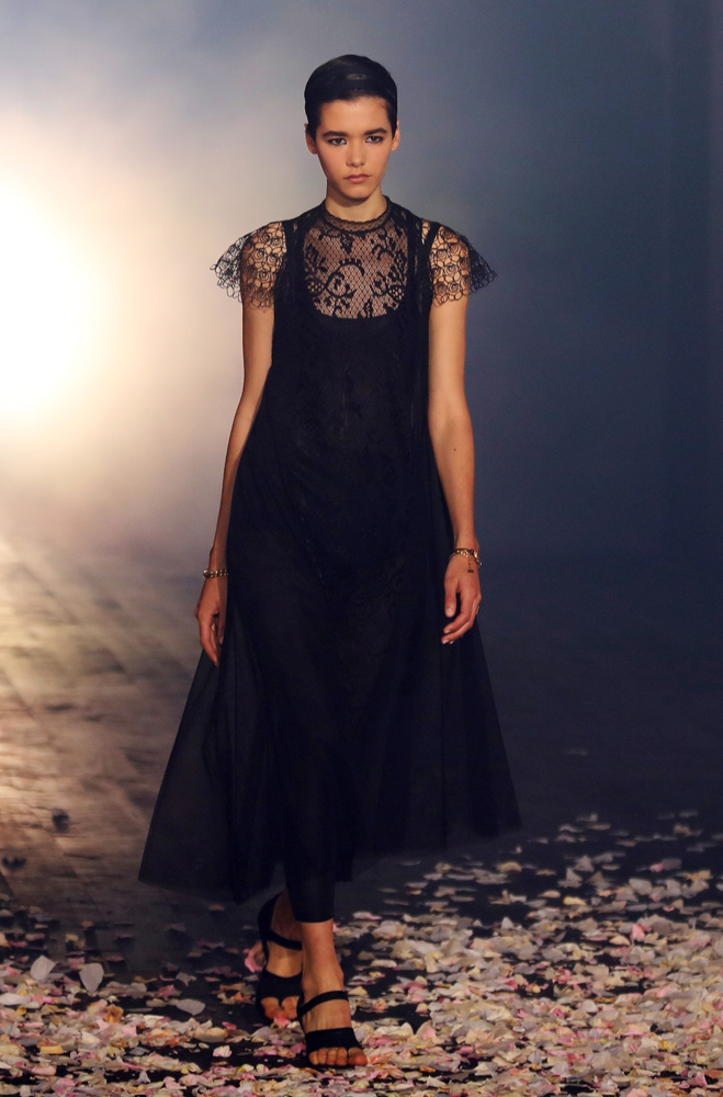 DIORDAN TEATRAL DEFİLE