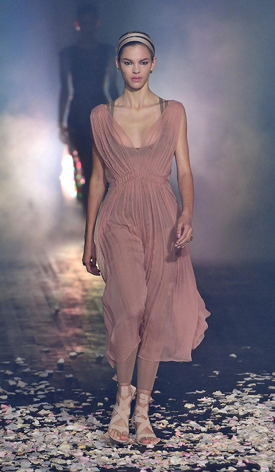 DIORDAN TEATRAL DEFİLE