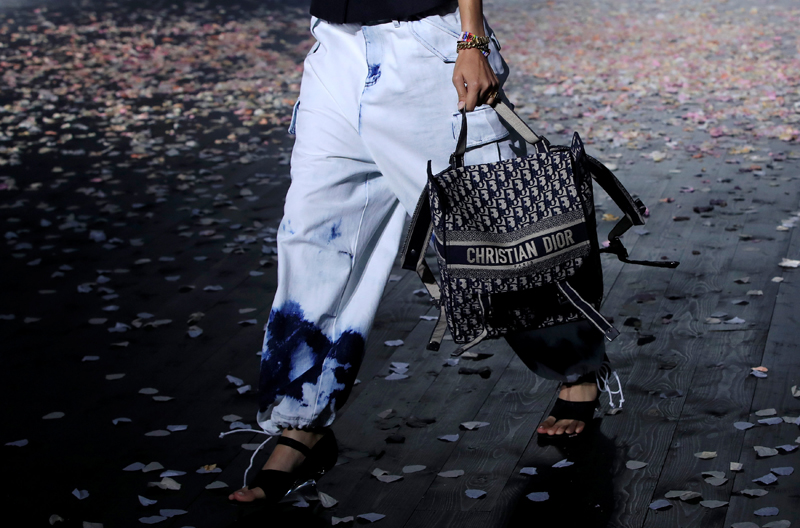 DIORDAN TEATRAL DEFİLE