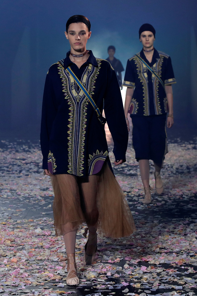 DIORDAN TEATRAL DEFİLE