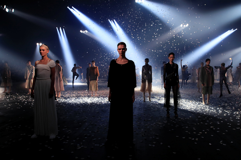 DIORDAN TEATRAL DEFİLE