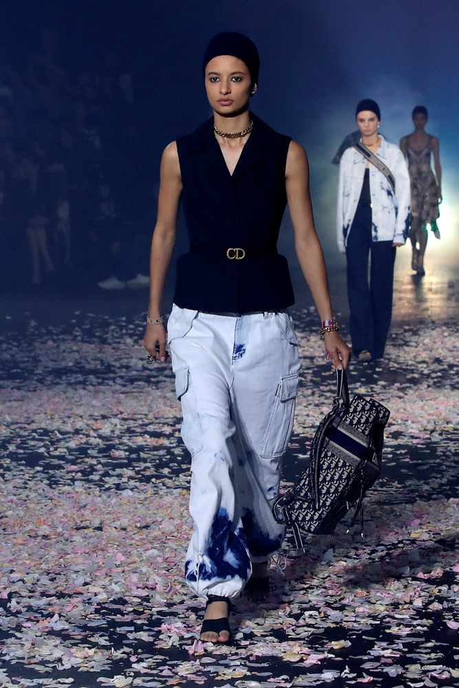 DIORDAN TEATRAL DEFİLE