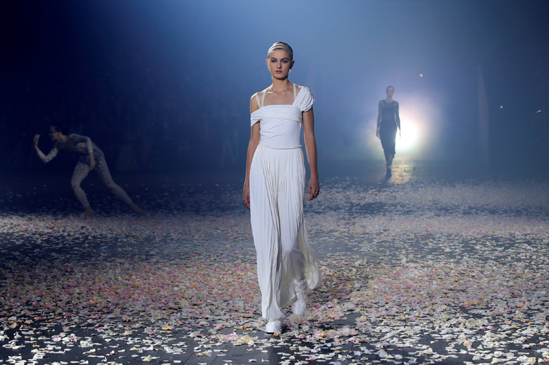 DIORDAN TEATRAL DEFİLE