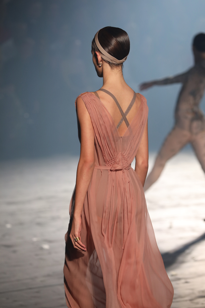 DIORDAN TEATRAL DEFİLE