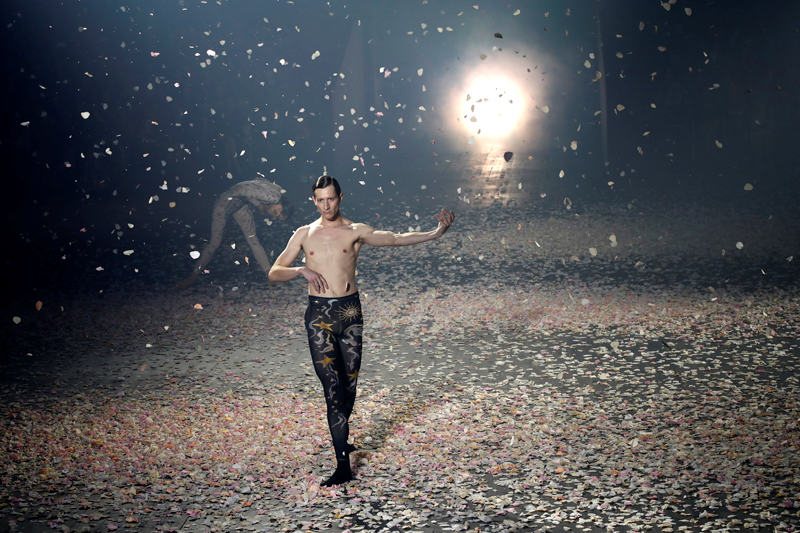 DIORDAN TEATRAL DEFİLE