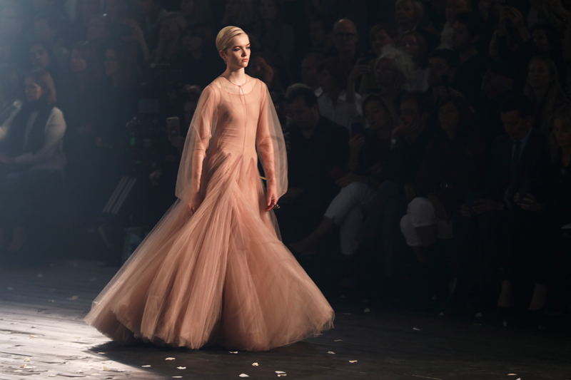 DIORDAN TEATRAL DEFİLE