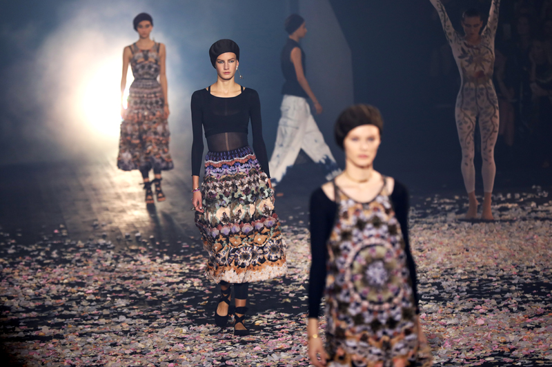 DIORDAN TEATRAL DEFİLE