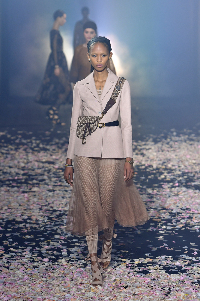 DIORDAN TEATRAL DEFİLE