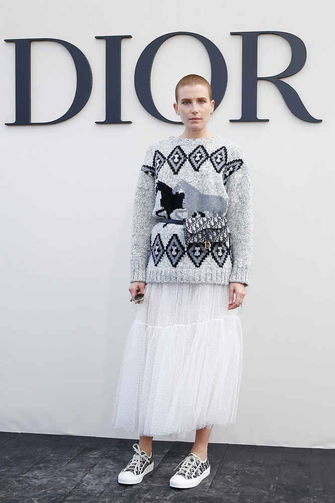 BLAKE LIVELY DIOR DEFİLESİNDEYDİ