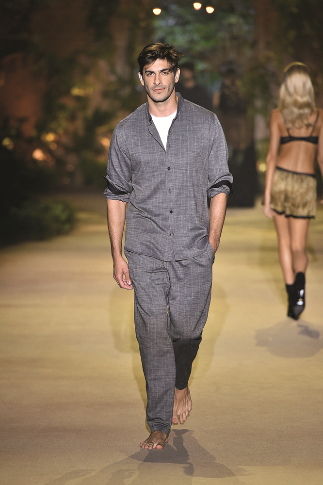 ORMANDA BÜYÜLÜ ŞOV