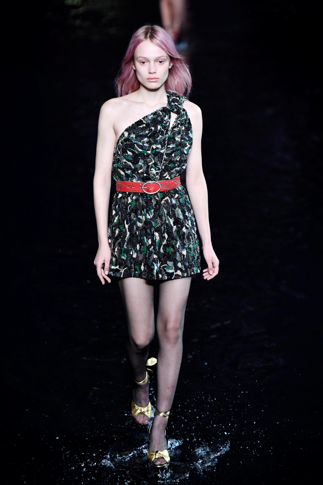 SAINT LAURENT SUYUN ÜZERİNDE