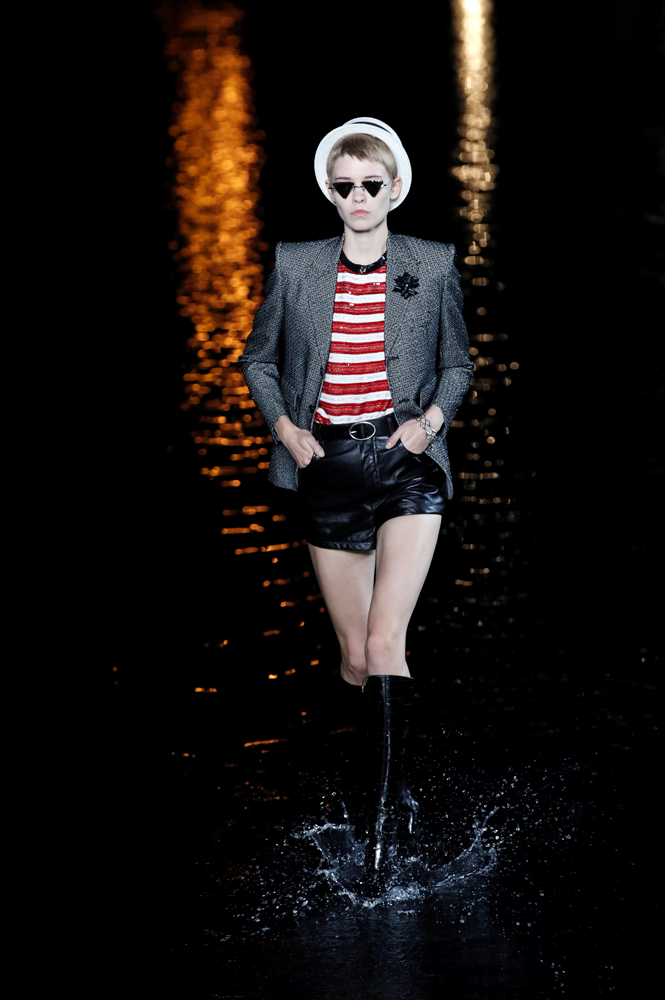 SAINT LAURENT SUYUN ÜZERİNDE