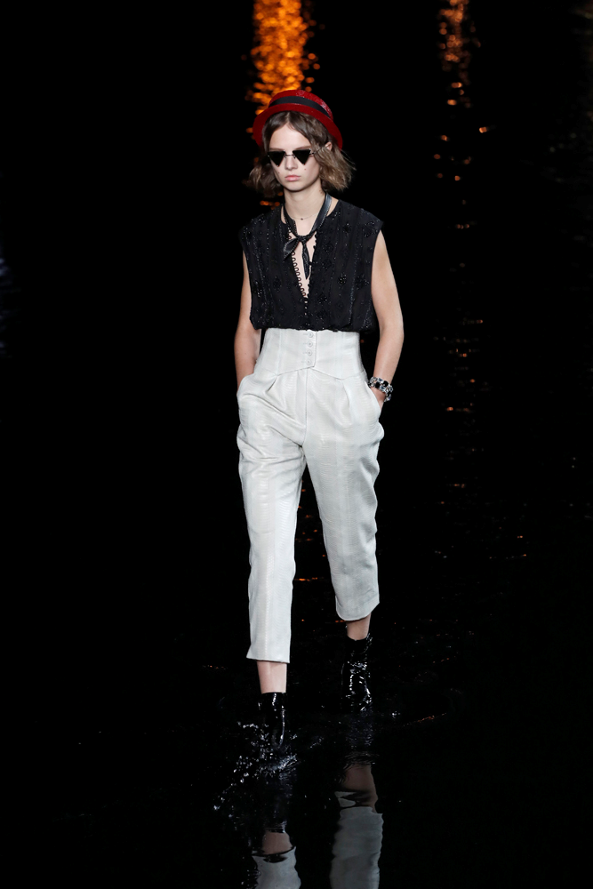 SAINT LAURENT SUYUN ÜZERİNDE