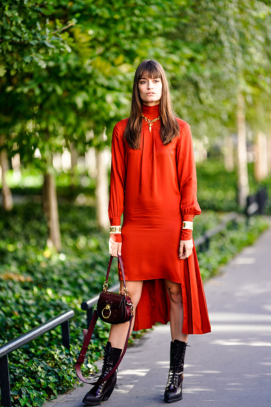 PARİS SOKAKLARINDA MODA RÜZGARI 