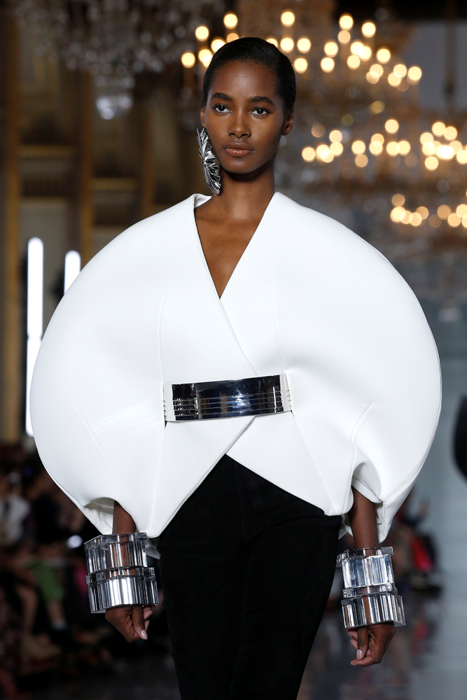 PARİSTE BALMAIN RÜZGARI