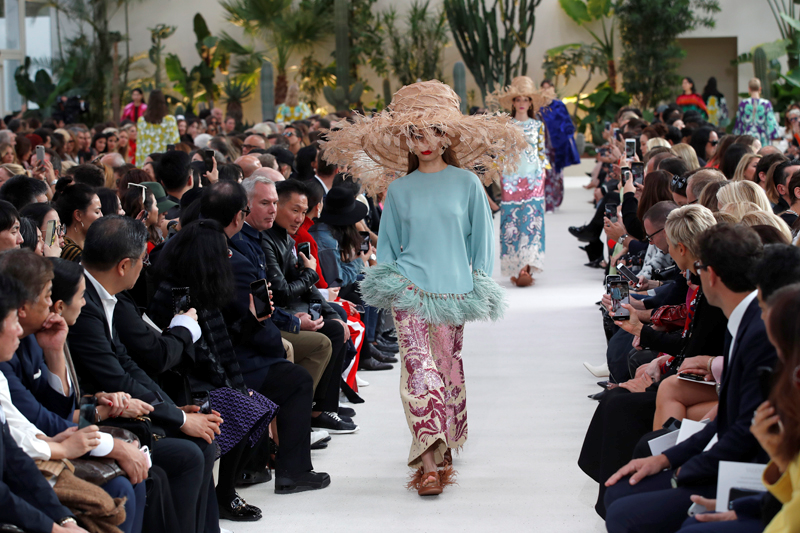 PARİS MODA HAFTASINDA VALENTINO