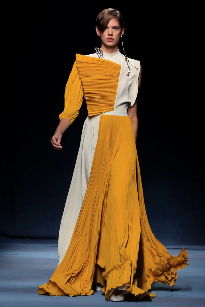 GIVENCHY DEFİLESİ'NDE HOLLYWOOD RÜZGARI 