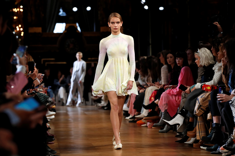 STELLA MCCARTNEY 2019 İLKBAHAR/YAZ DEFİLESİ 
