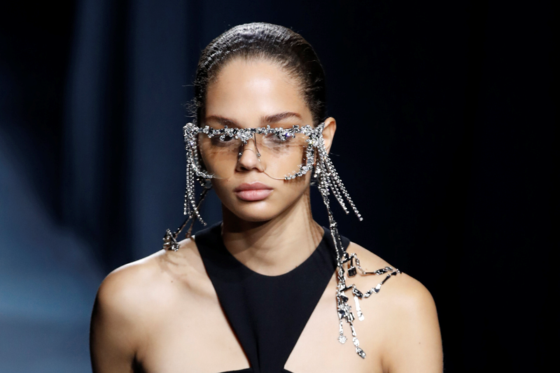 GIVENCHY DEFİLESİ'NDE HOLLYWOOD RÜZGARI 