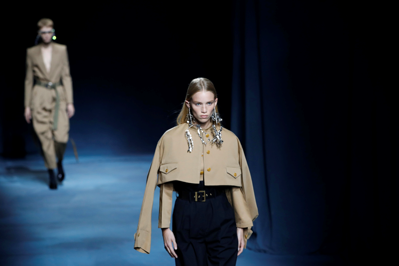 GIVENCHY DEFİLESİ'NDE HOLLYWOOD RÜZGARI 